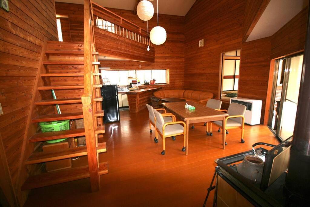 北軽井沢の貸別荘一棟貸し切り-庭とウッドデッキつき Azumaiokozan Exterior foto
